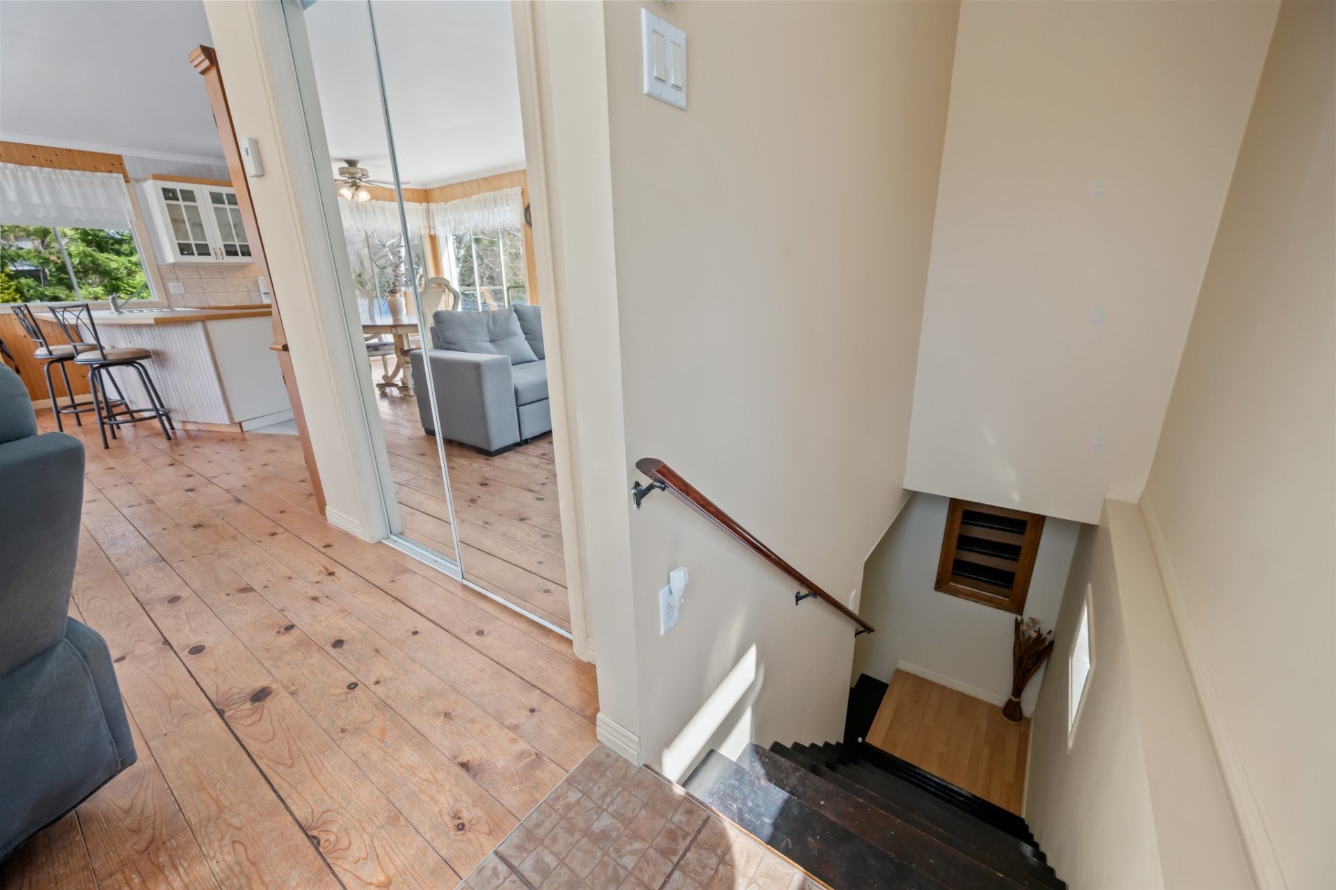 









71


Av. du Lac-Neuf N.

,
Sainte-Béatrix,




QC
J0K1Y0

