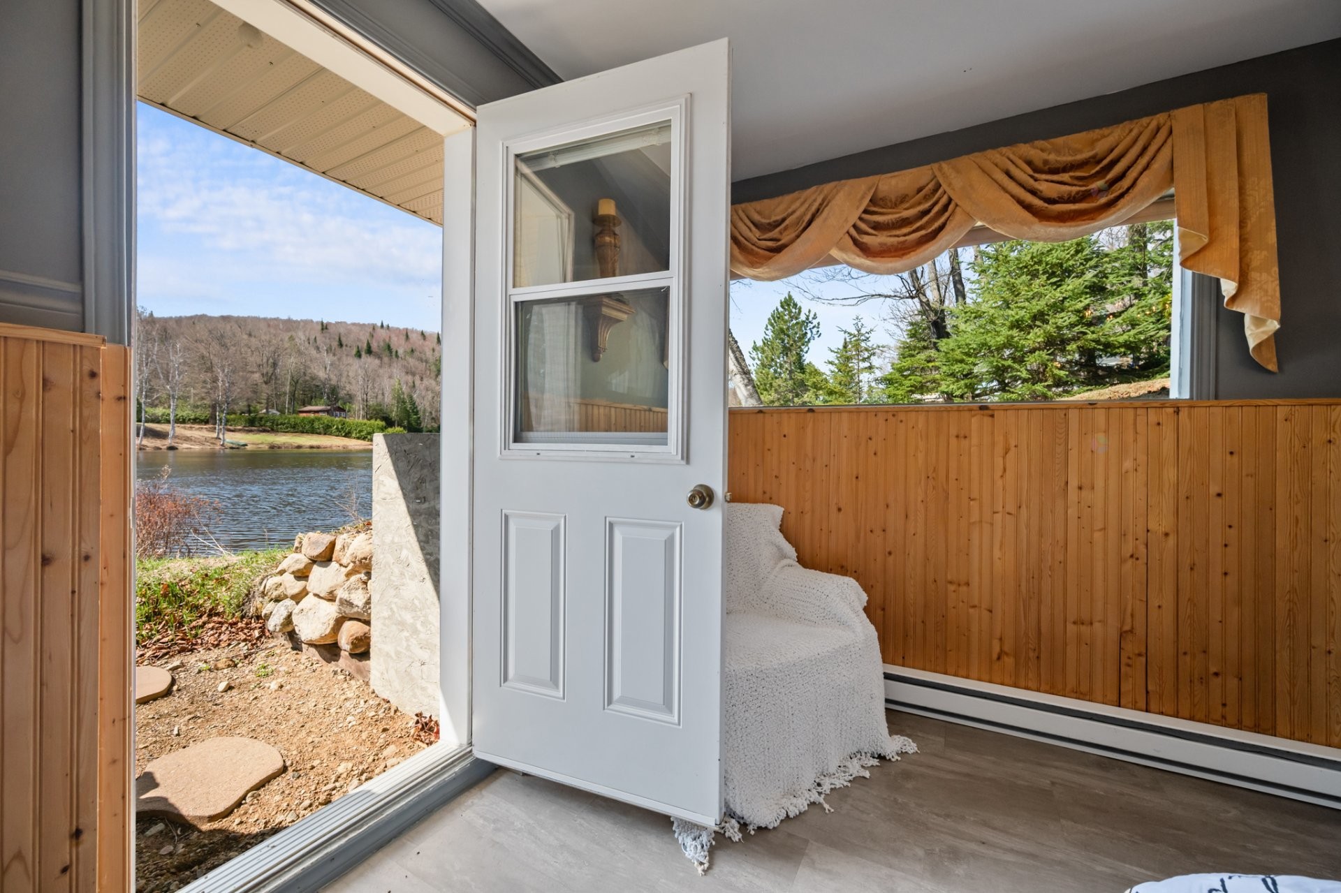 









71


Av. du Lac-Neuf N.

,
Sainte-Béatrix,




QC
J0K1Y0

