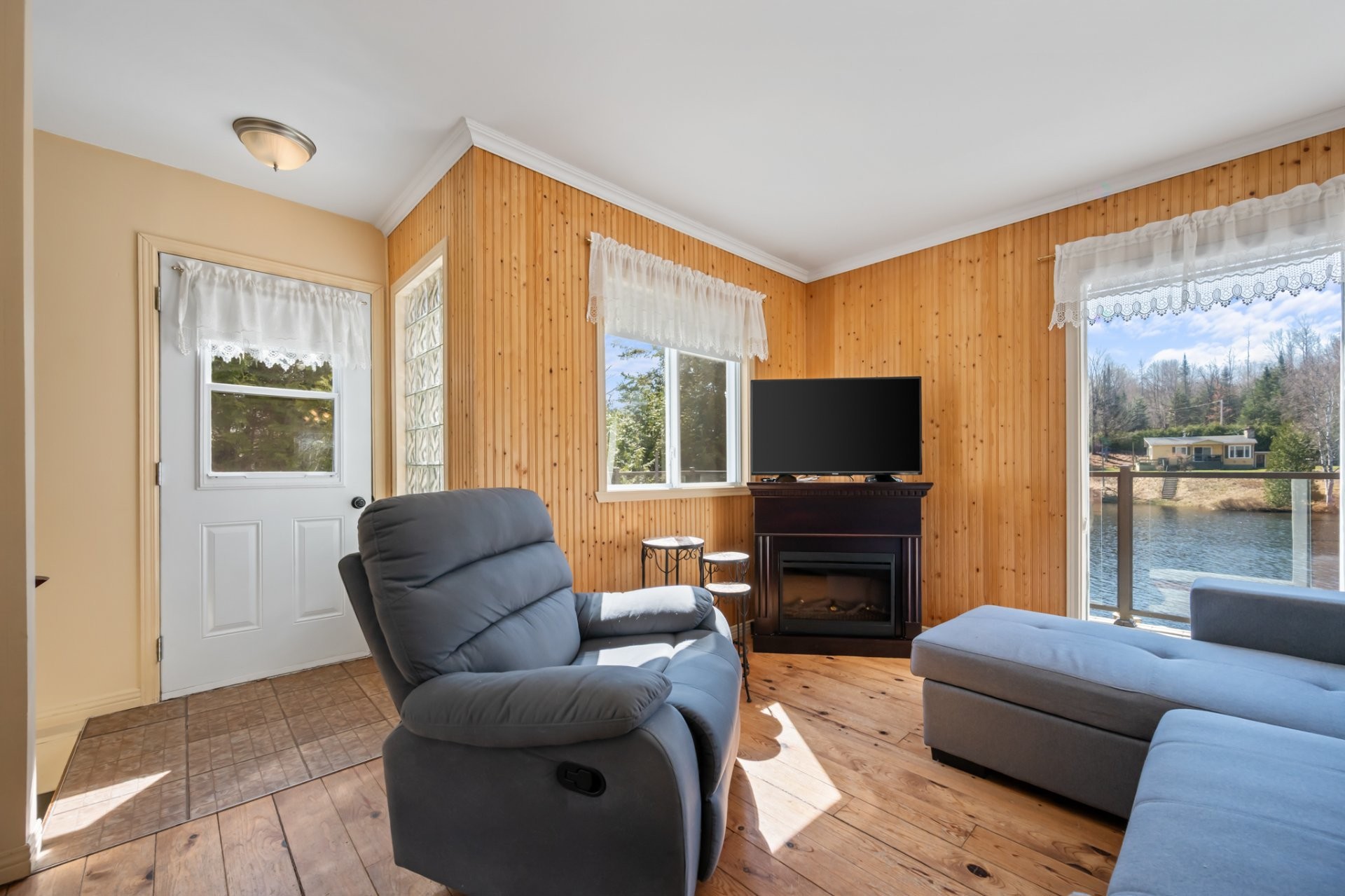 









71


Av. du Lac-Neuf N.

,
Sainte-Béatrix,




QC
J0K1Y0

