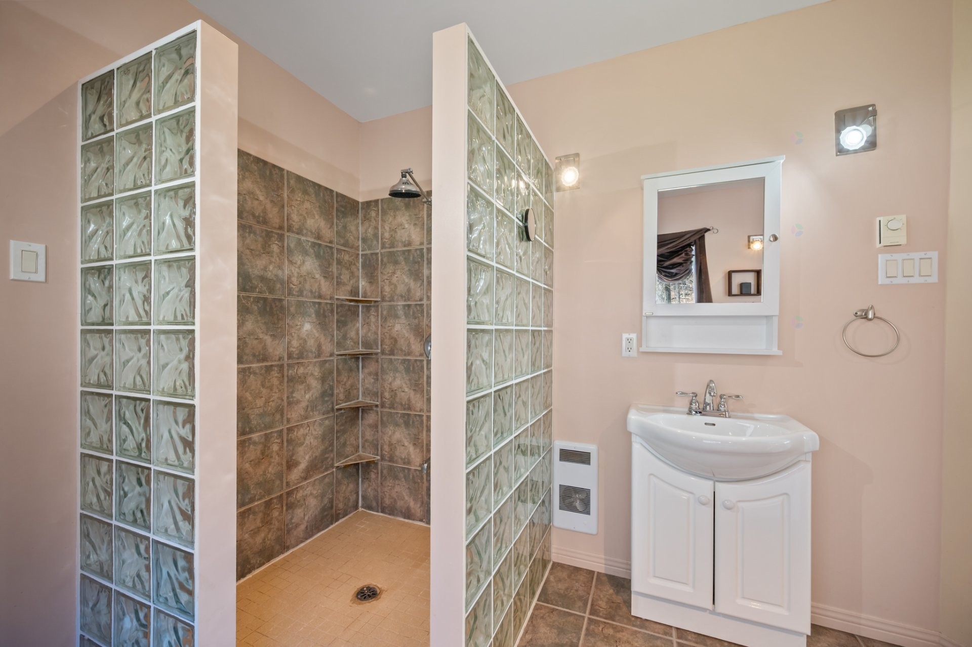









71


Av. du Lac-Neuf N.

,
Sainte-Béatrix,




QC
J0K1Y0

