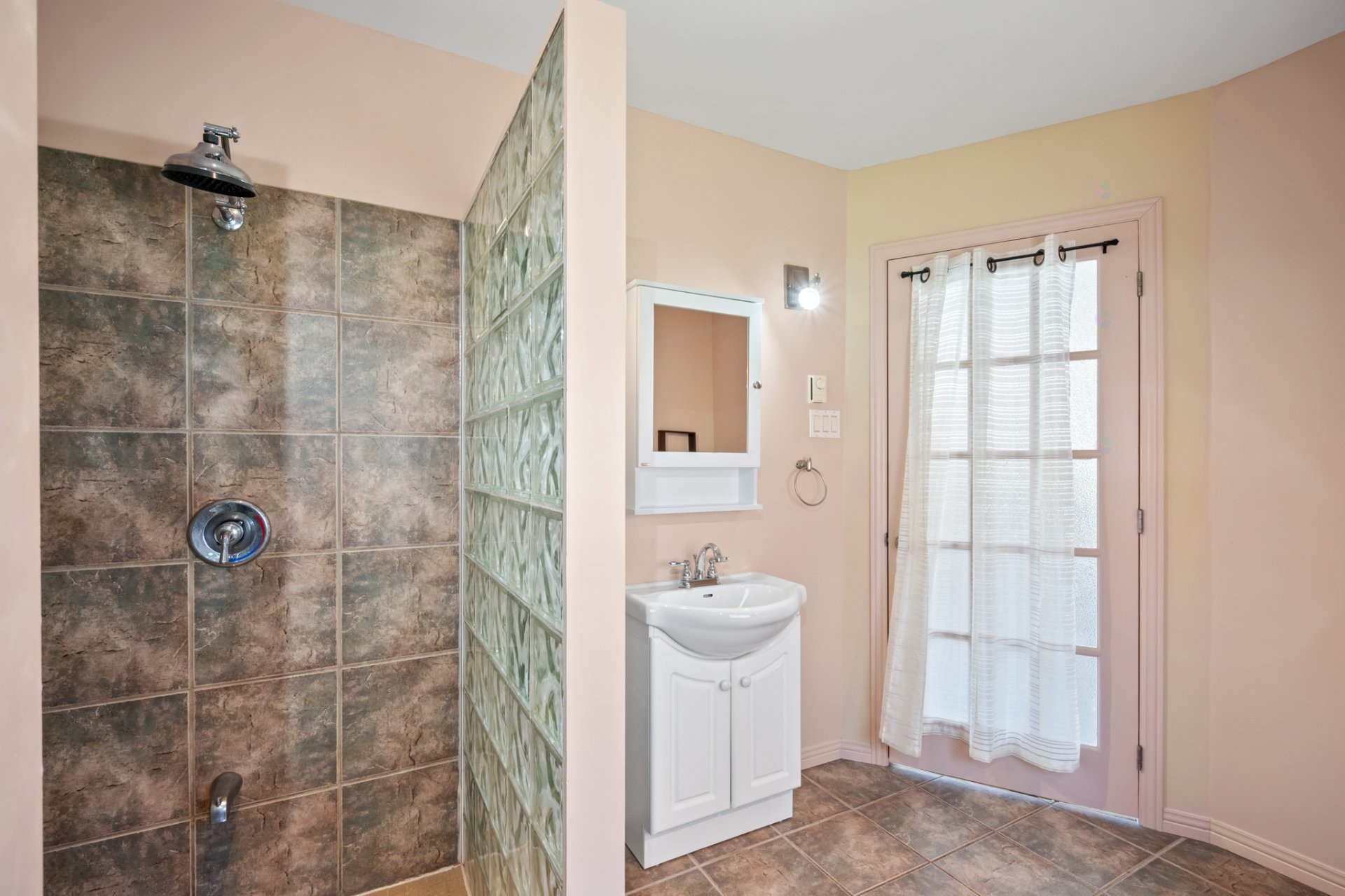 









71


Av. du Lac-Neuf N.

,
Sainte-Béatrix,




QC
J0K1Y0

