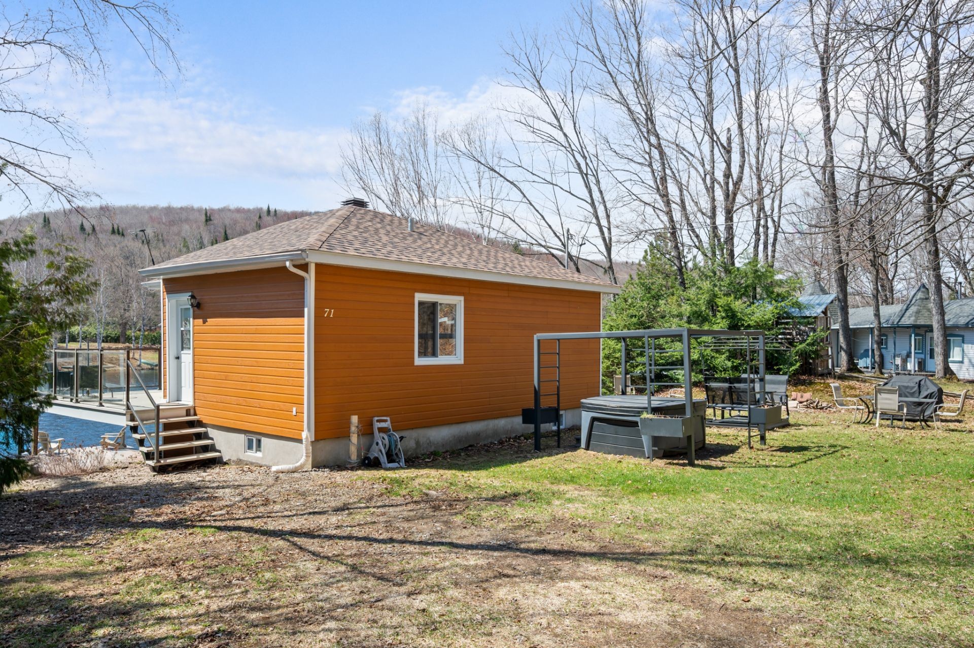 









71


Av. du Lac-Neuf N.

,
Sainte-Béatrix,




QC
J0K1Y0

