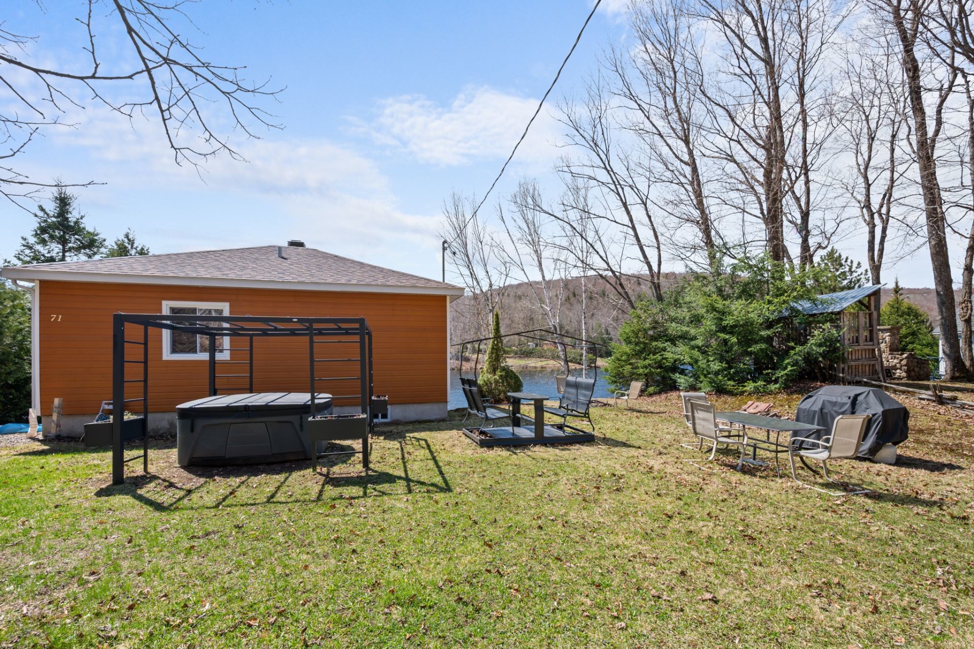 









71


Av. du Lac-Neuf N.

,
Sainte-Béatrix,




QC
J0K1Y0

