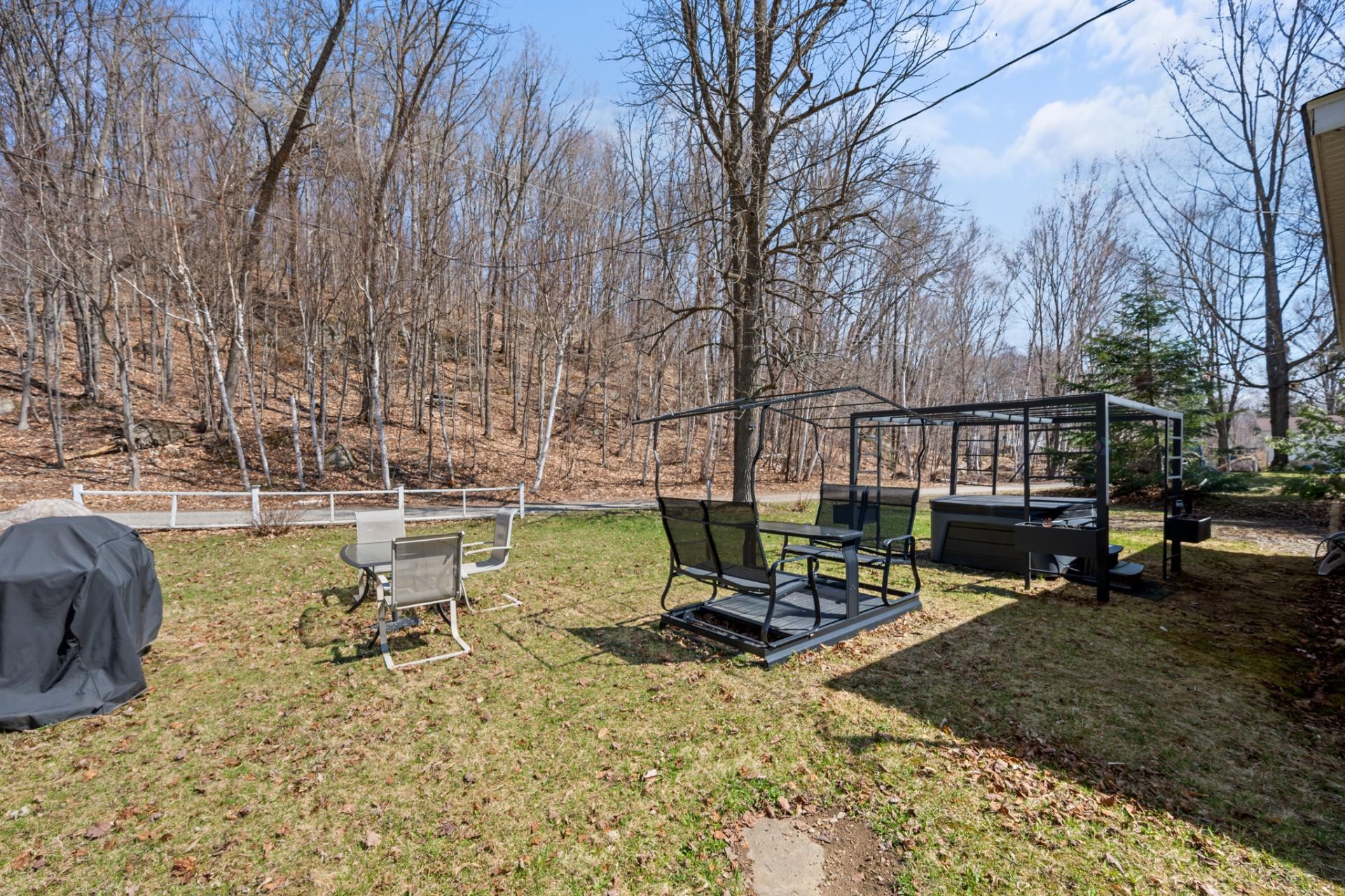 









71


Av. du Lac-Neuf N.

,
Sainte-Béatrix,




QC
J0K1Y0

