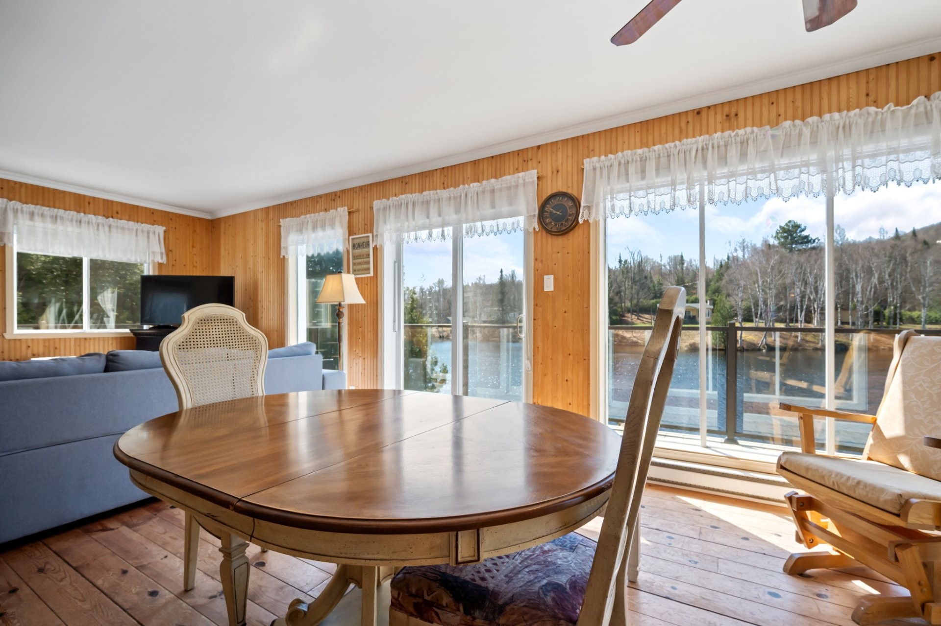 









71


Av. du Lac-Neuf N.

,
Sainte-Béatrix,




QC
J0K1Y0

