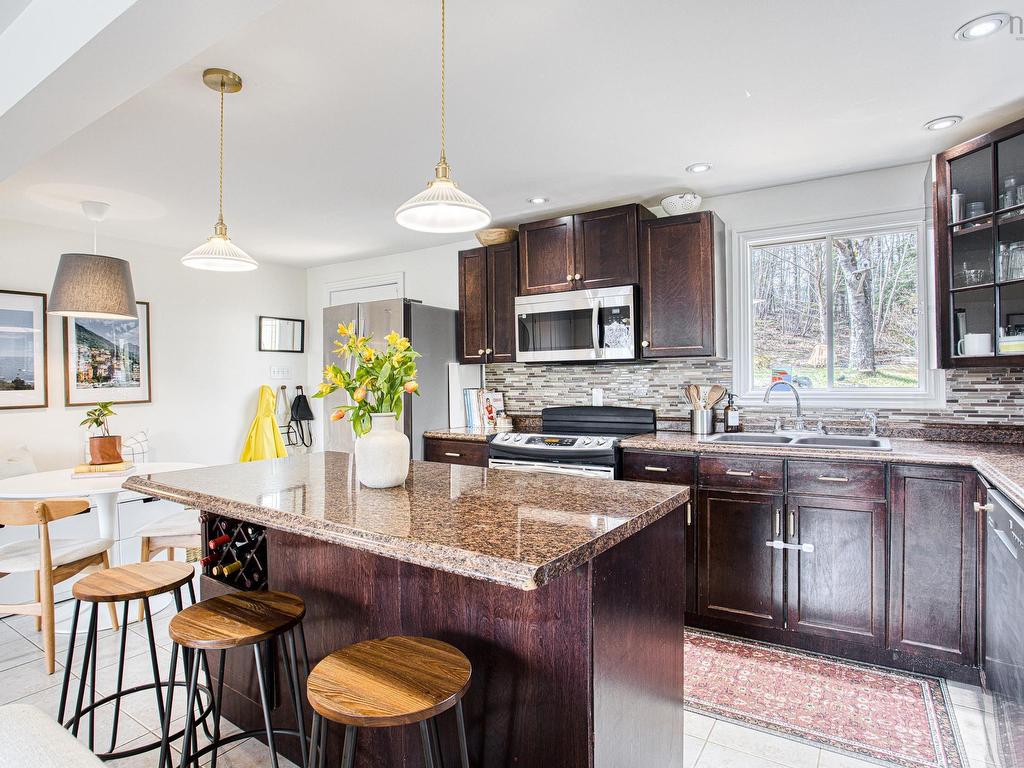 












11 Dartmoor Crescent

,
Bedford,




NS
B4A 2K4

