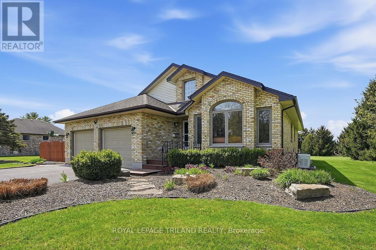












24671 DODGE DRIVE

,
Strathroy-Caradoc (Cairngorm),




Ontario
N7G3B5

