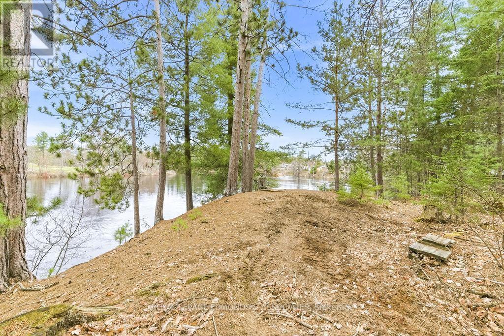 












1411 VICTORIA STREET

,
Petawawa,




Ontario
K8H3K4

