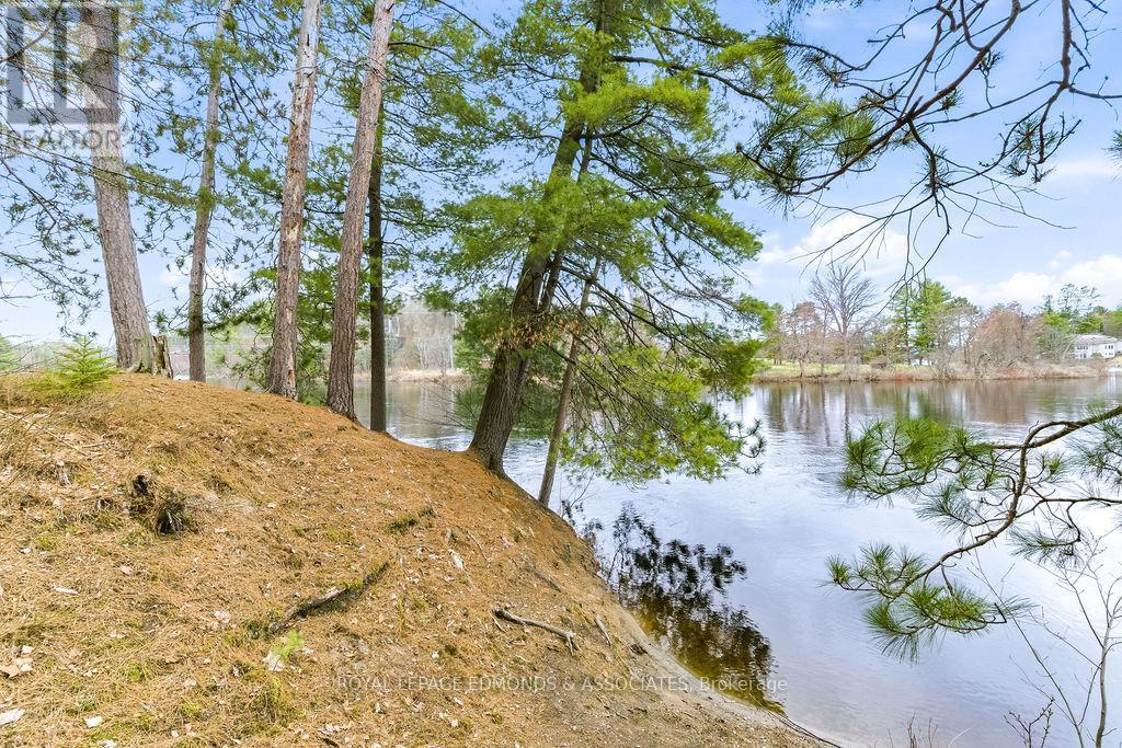 












1411 VICTORIA STREET

,
Petawawa,




Ontario
K8H3K4

