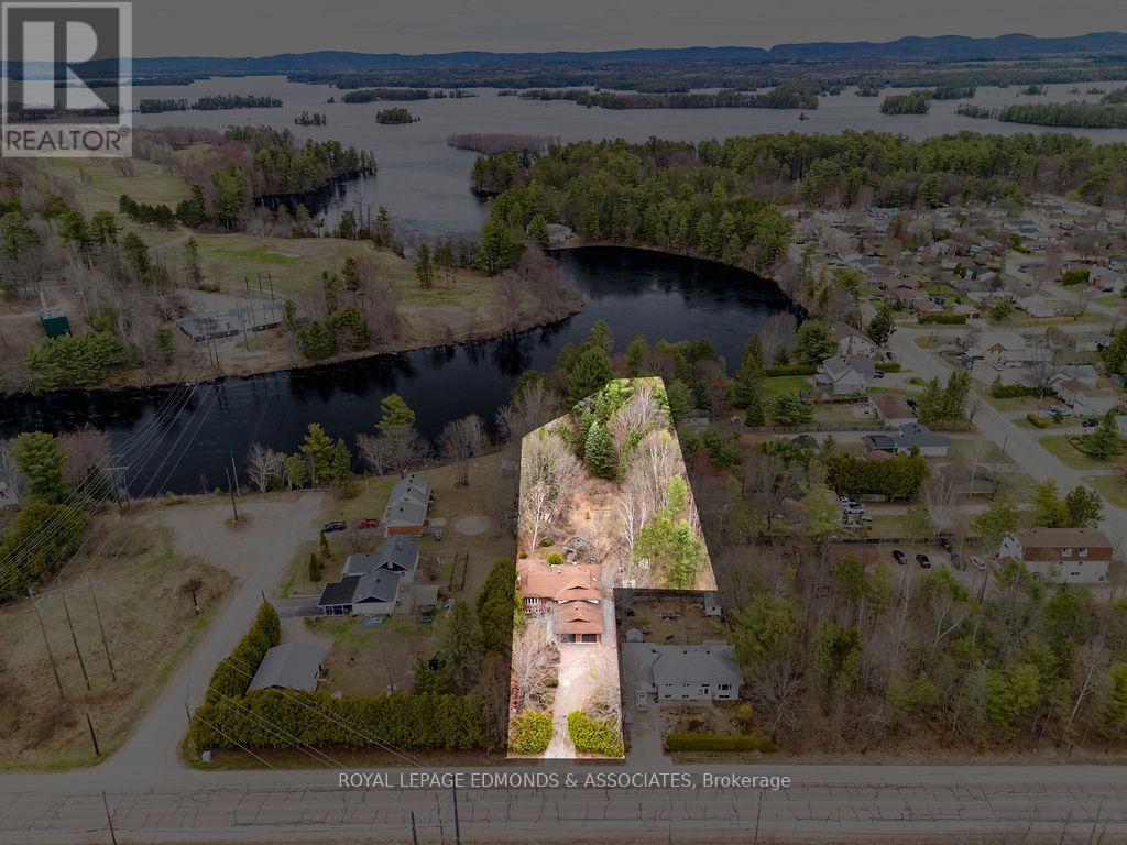 












1411 VICTORIA STREET

,
Petawawa,




Ontario
K8H3K4

