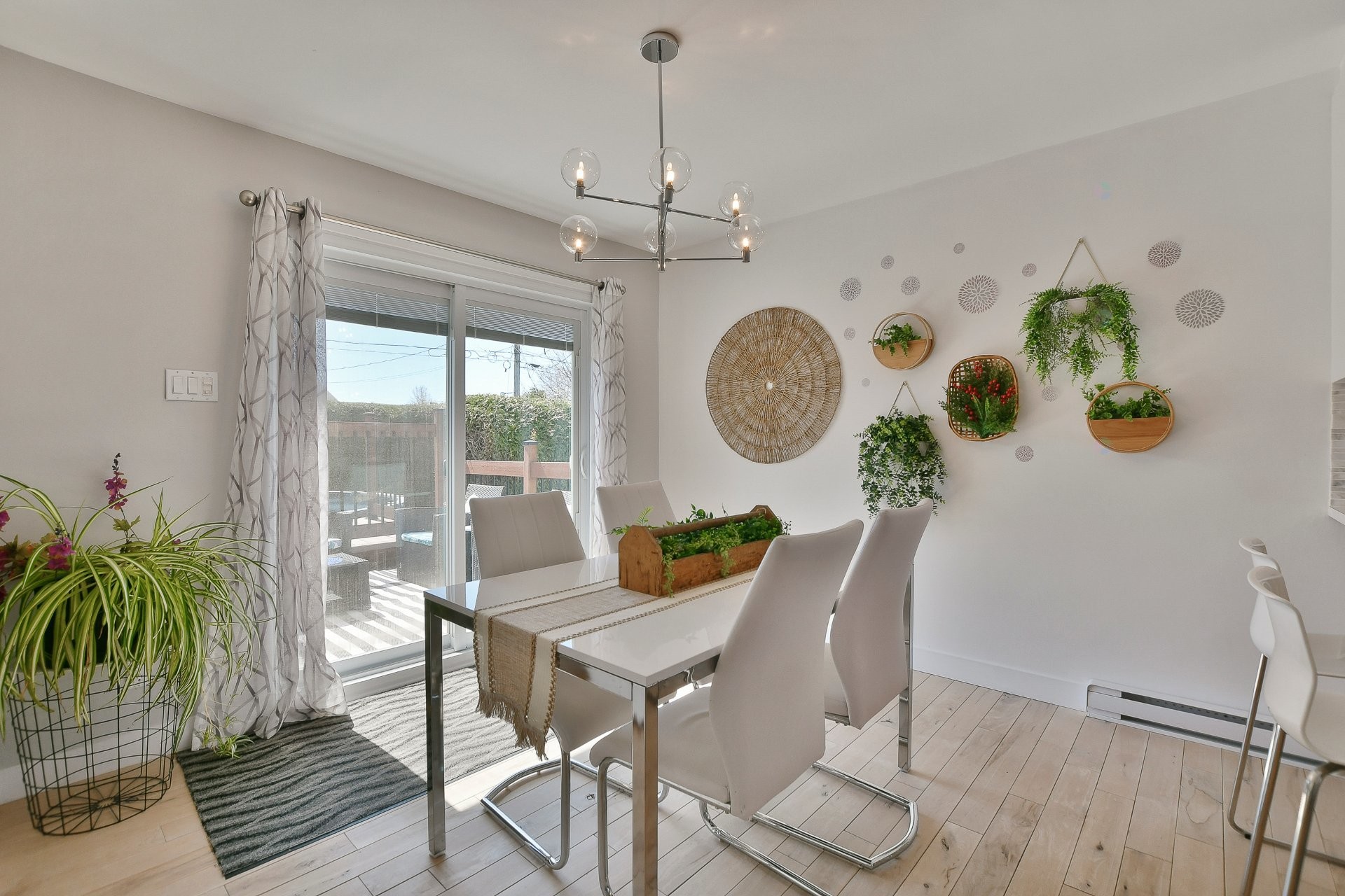 









81


Rue Picard

,
L'Épiphanie,




QC
J5X2R2

