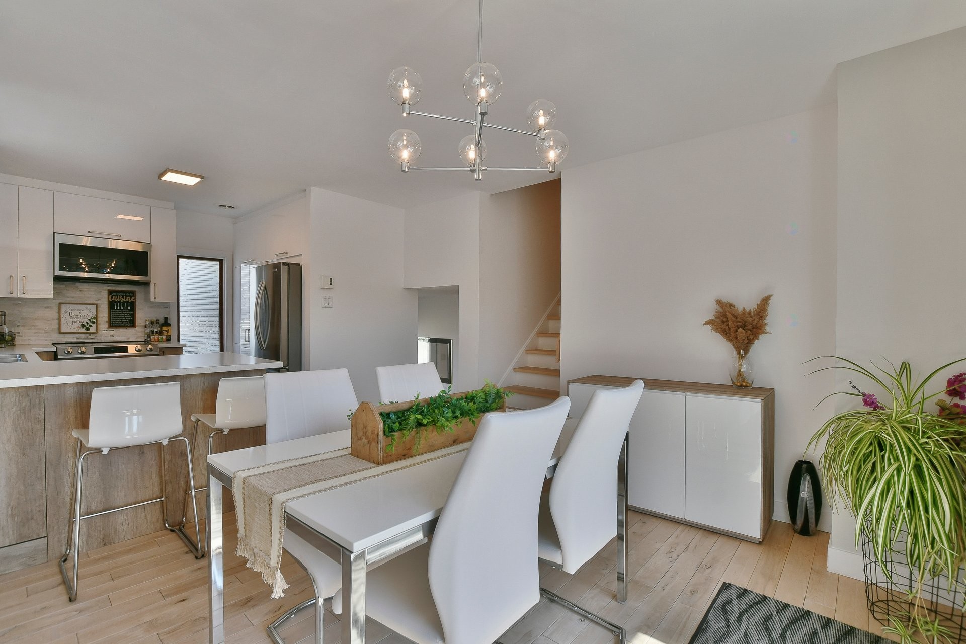 









81


Rue Picard

,
L'Épiphanie,




QC
J5X2R2

