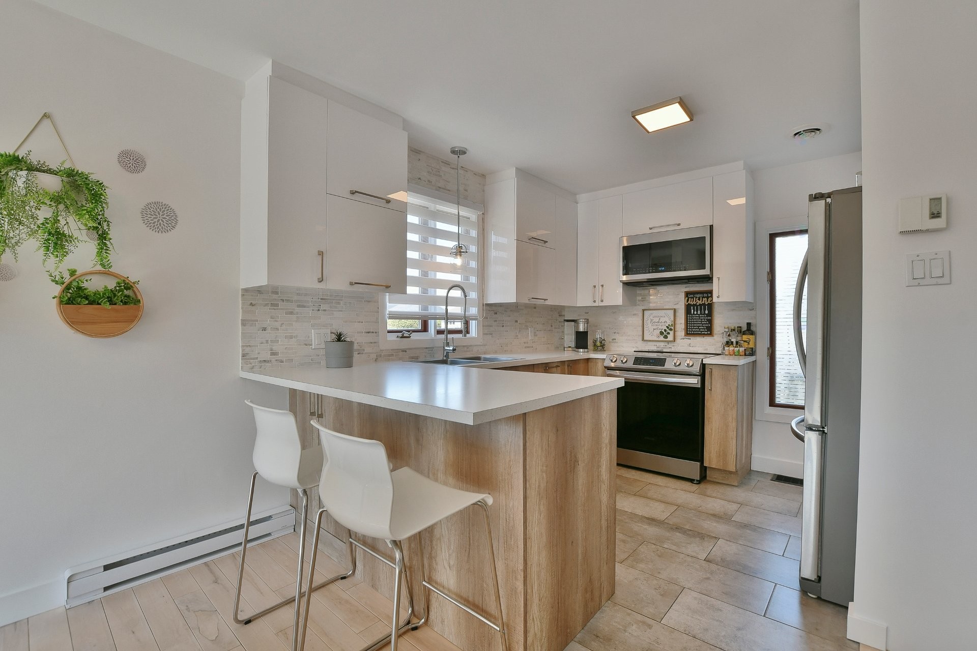 









81


Rue Picard

,
L'Épiphanie,




QC
J5X2R2

