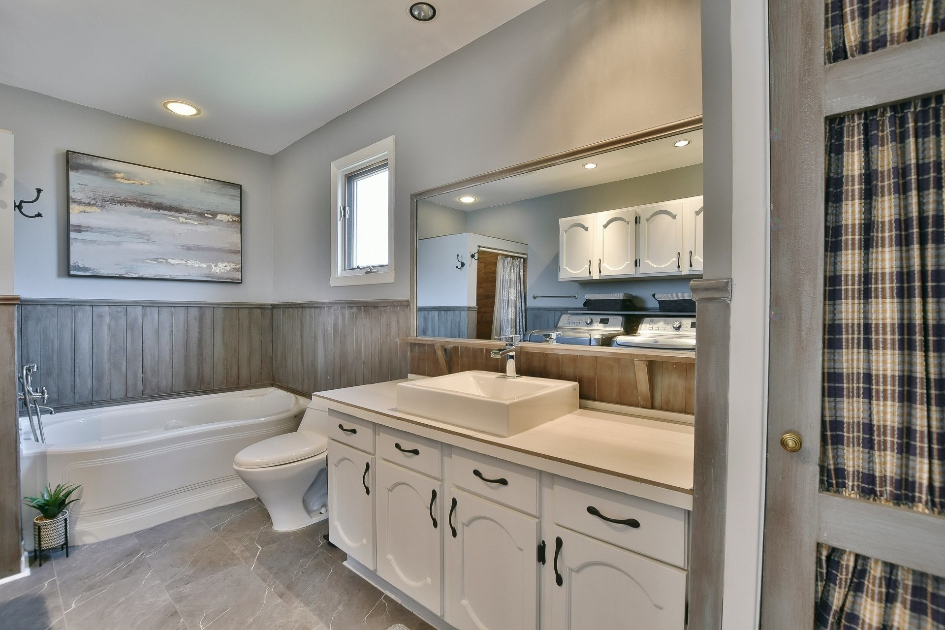









81


Rue Picard

,
L'Épiphanie,




QC
J5X2R2

