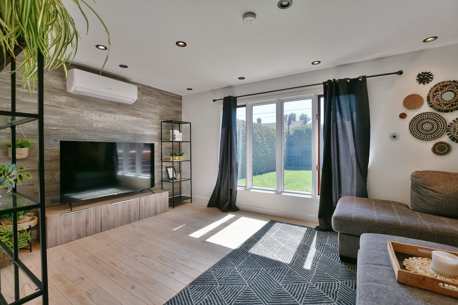 









81


Rue Picard

,
L'Épiphanie,




QC
J5X2R2

