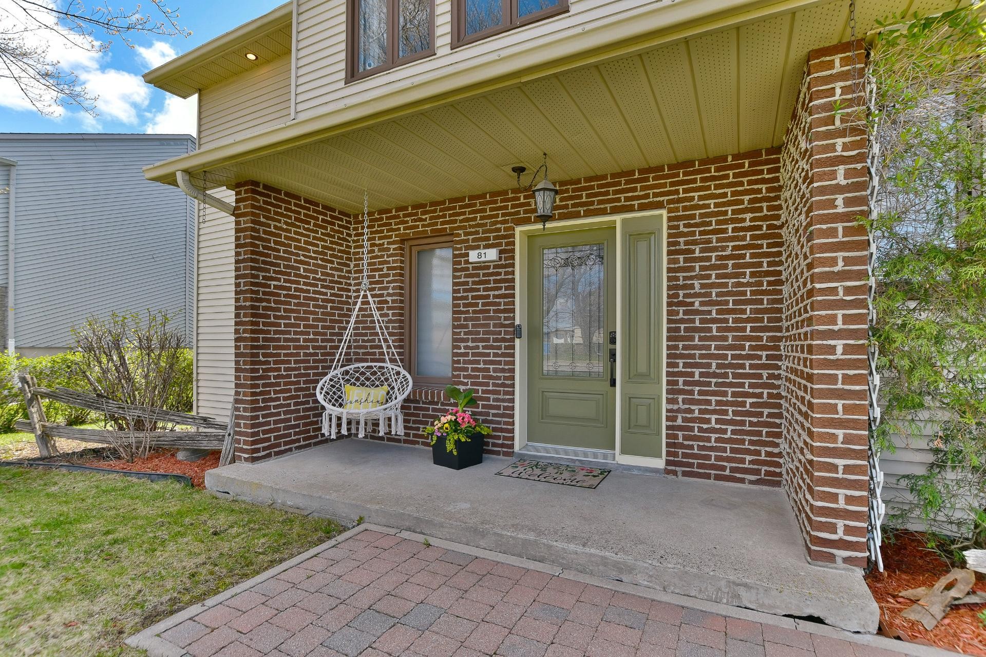 









81


Rue Picard

,
L'Épiphanie,




QC
J5X2R2

