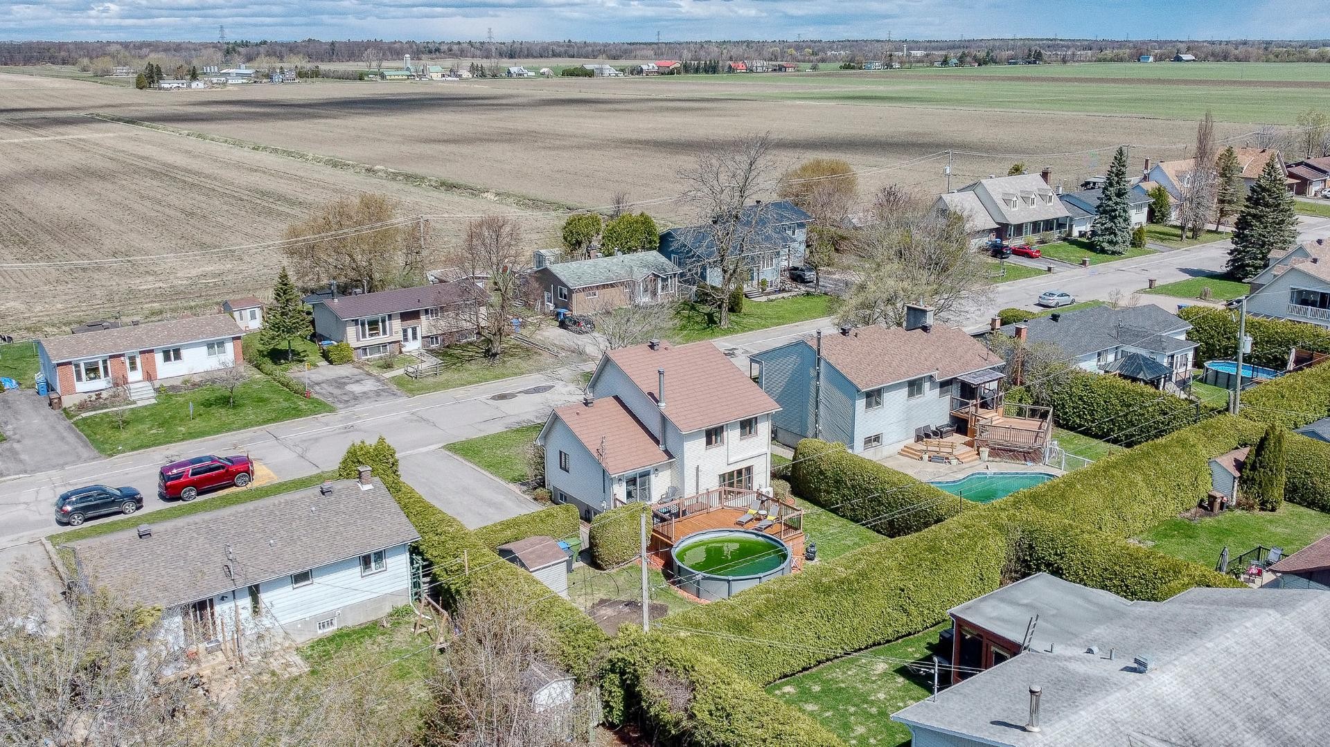 









81


Rue Picard

,
L'Épiphanie,




QC
J5X2R2

