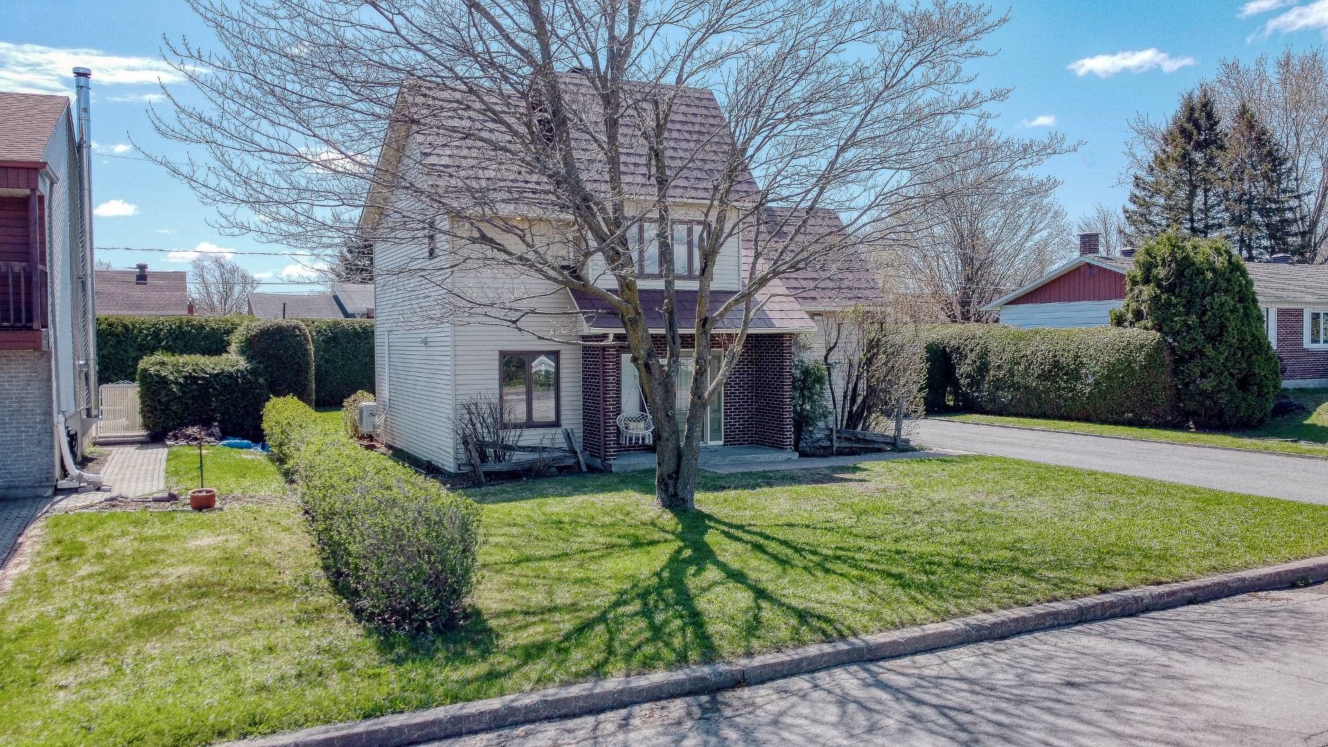 









81


Rue Picard

,
L'Épiphanie,




QC
J5X2R2

