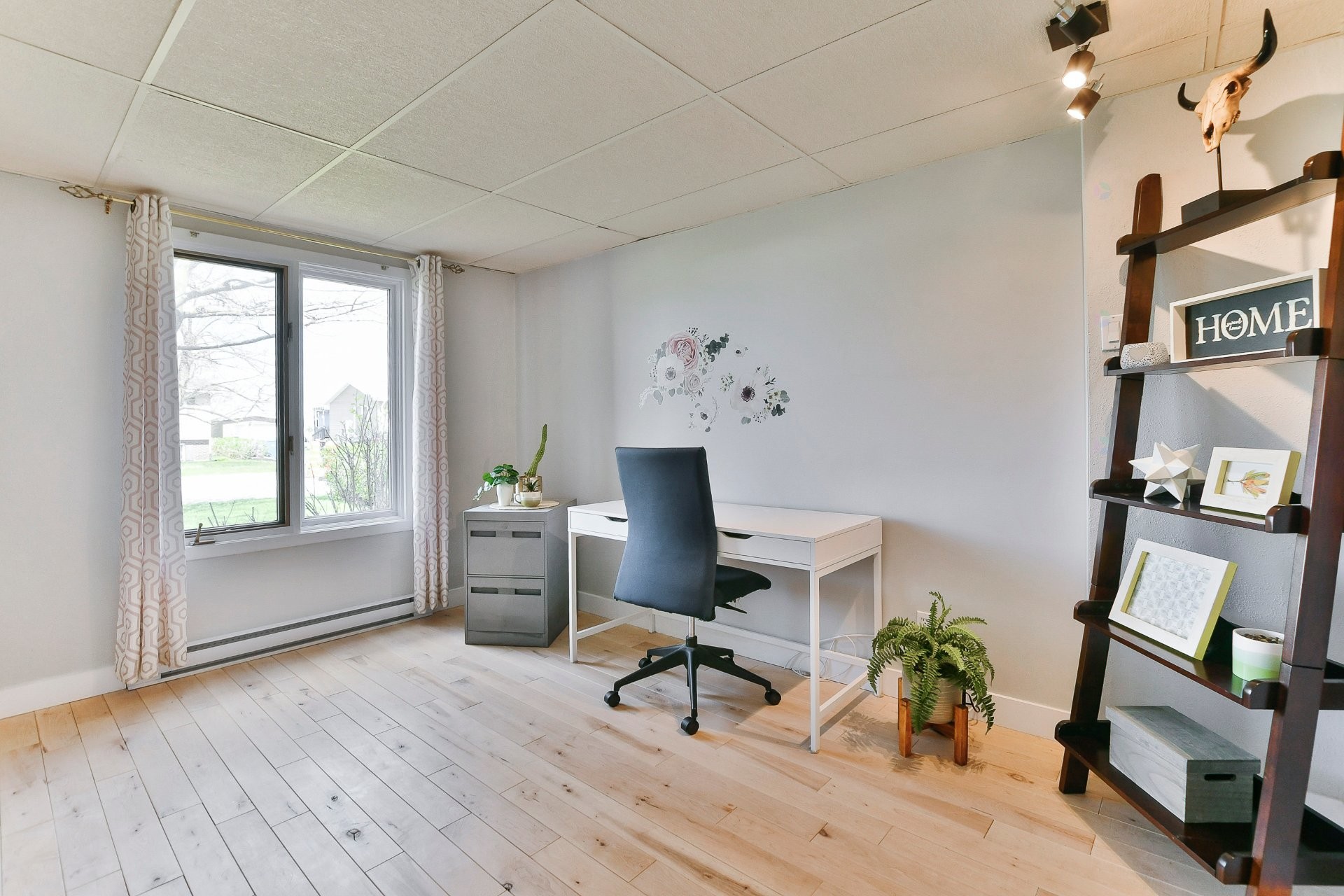 









81


Rue Picard

,
L'Épiphanie,




QC
J5X2R2

