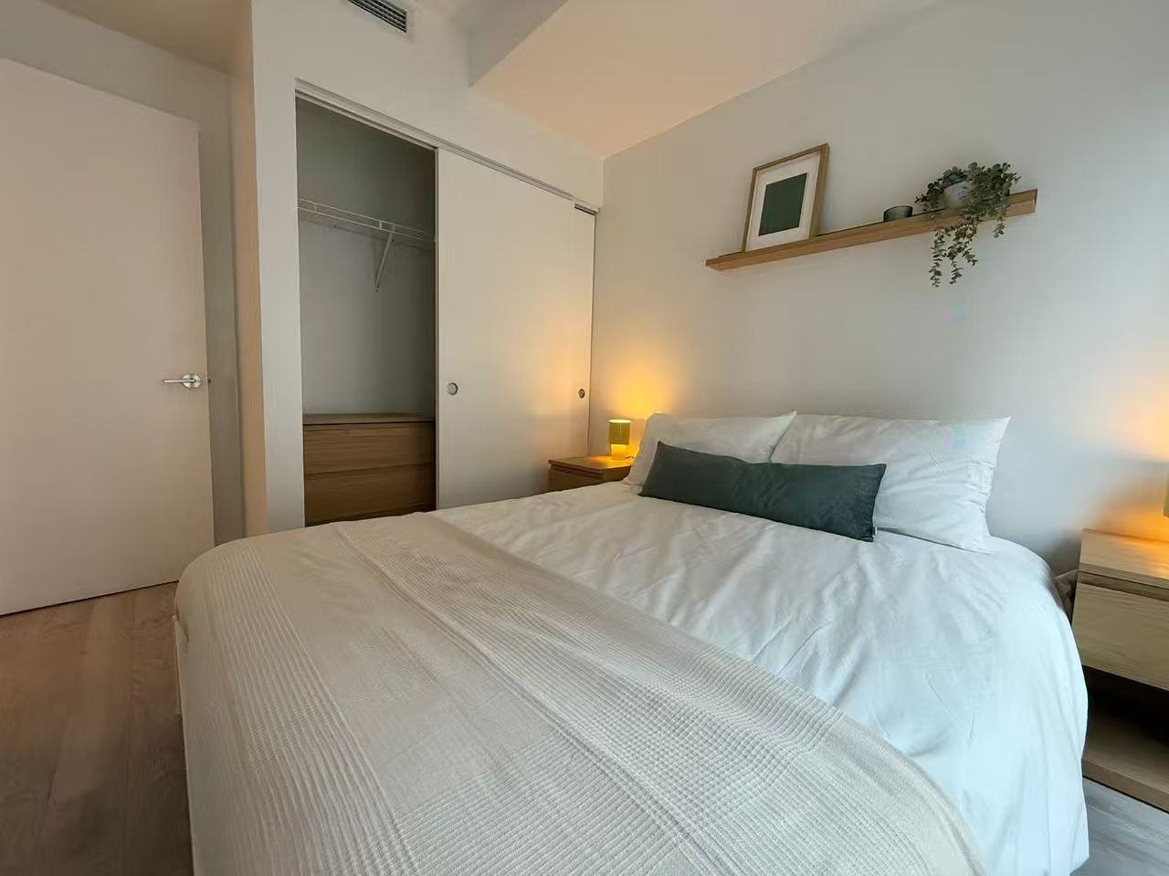 









1200


Rue Crescent

, 801,
Montréal (Ville-Marie),




QC
H3G0G5


