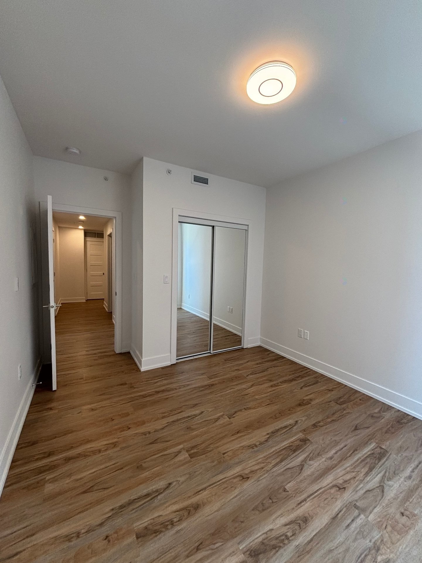









30


Rue d'Ambre

, 202,
Candiac,




QC
J5R0S3

