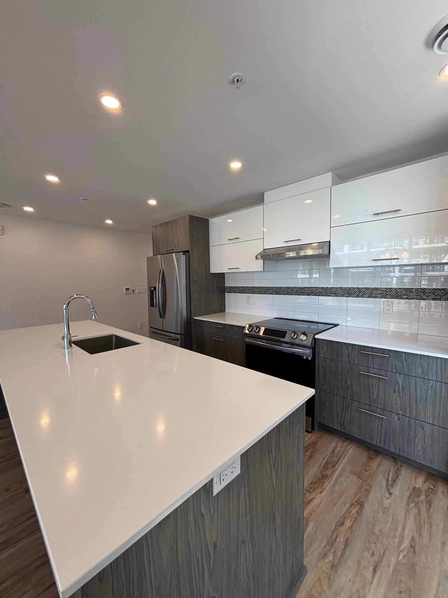 









30


Rue d'Ambre

, 202,
Candiac,




QC
J5R0S3

