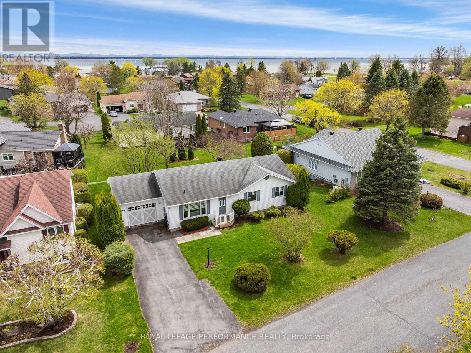 












6277 MACRAE COURT

,
South Glengarry,




Ontario
K0C1E0

