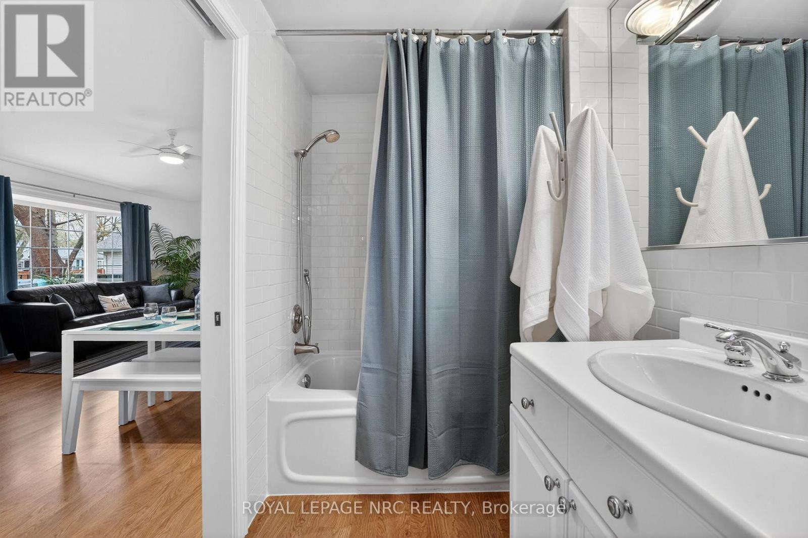 












291 EASTWOOD AVENUE

,
Fort Erie (Crystal Beach),




Ontario
L0S1B0


