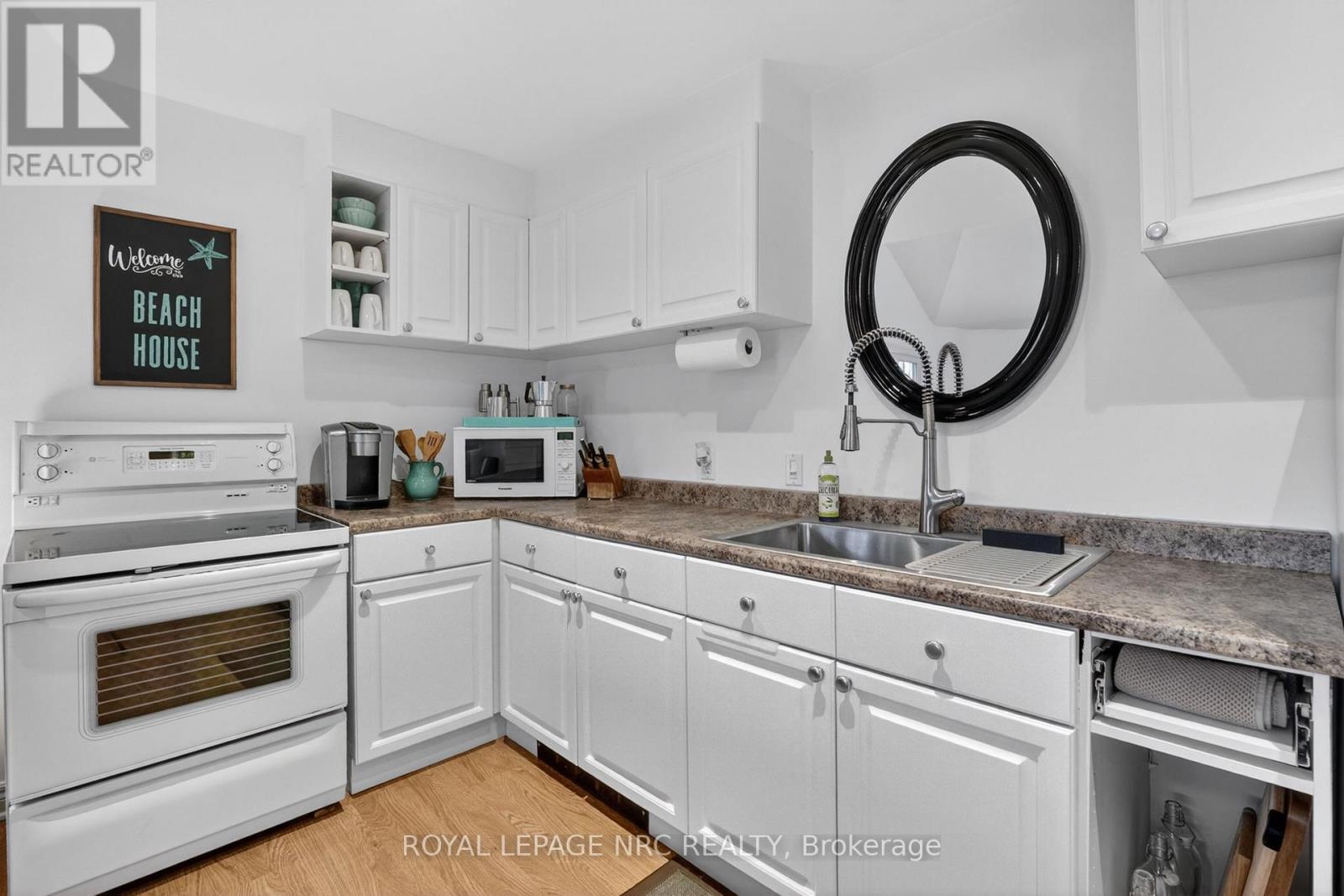 












291 EASTWOOD AVENUE

,
Fort Erie (Crystal Beach),




Ontario
L0S1B0

