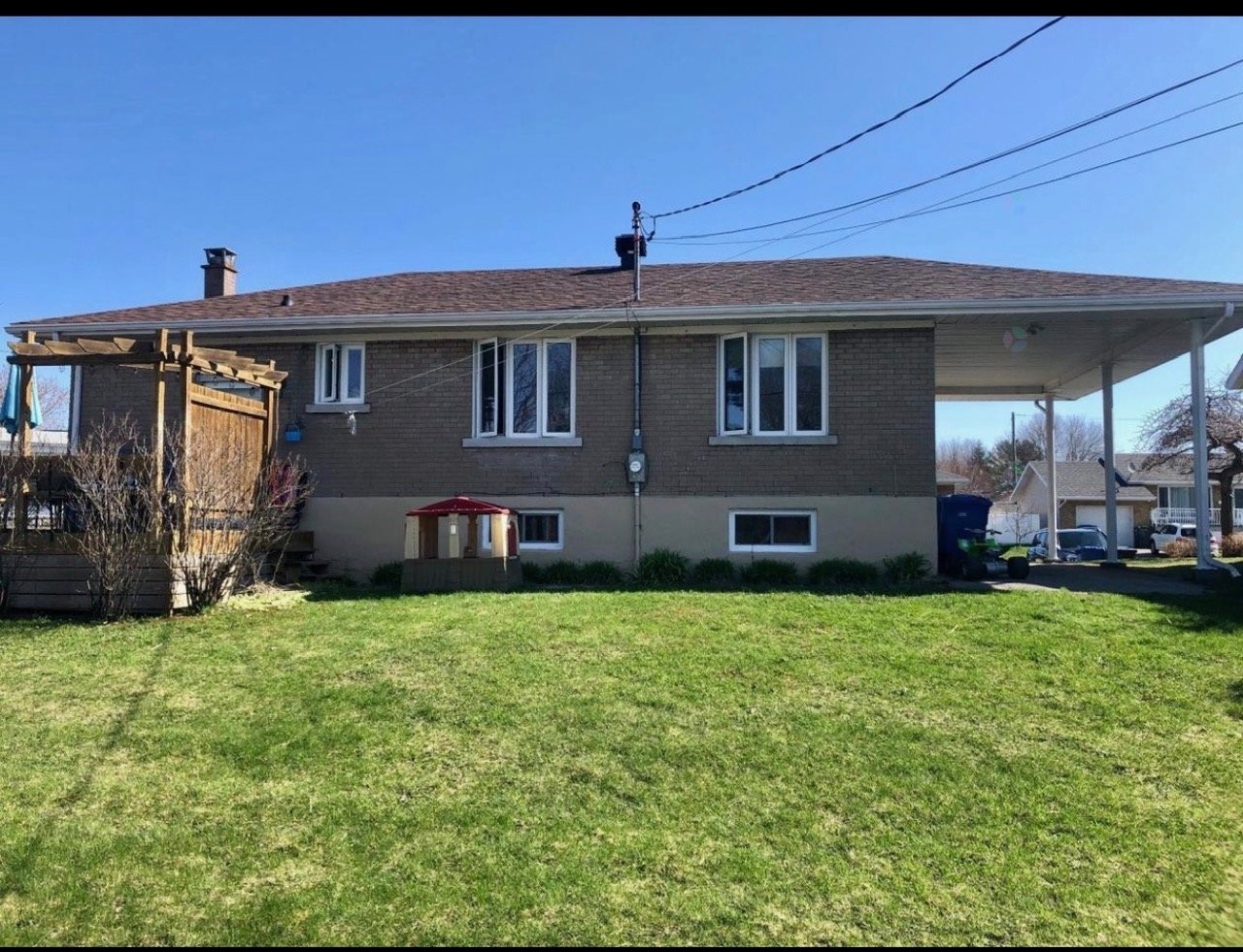 









353


Rue Maisonneuve

,
Trois-Rivières,




QC
G9B1G7

