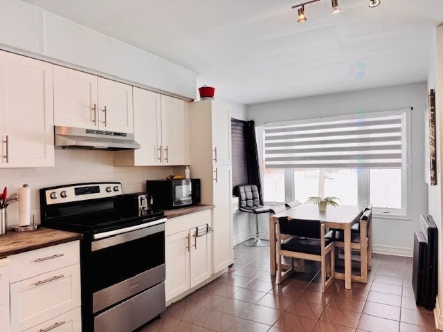 









353


Rue Maisonneuve

,
Trois-Rivières,




QC
G9B1G7

