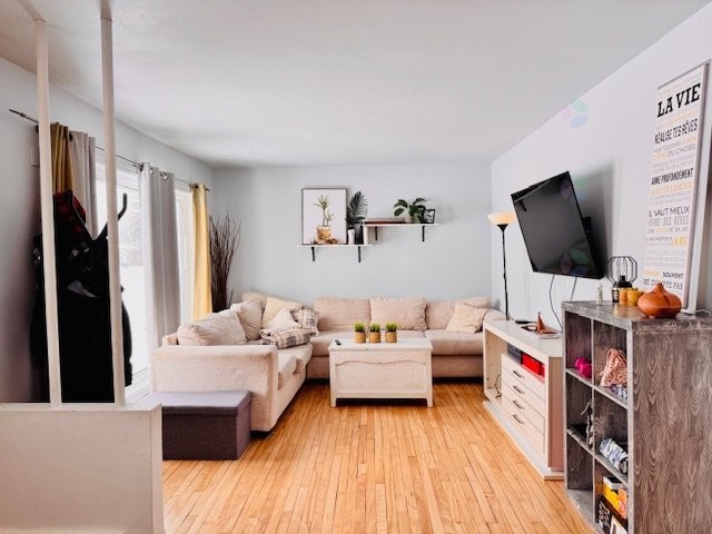









353


Rue Maisonneuve

,
Trois-Rivières,




QC
G9B1G7

