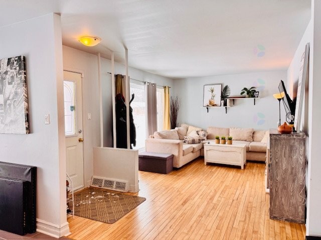 









353


Rue Maisonneuve

,
Trois-Rivières,




QC
G9B1G7

