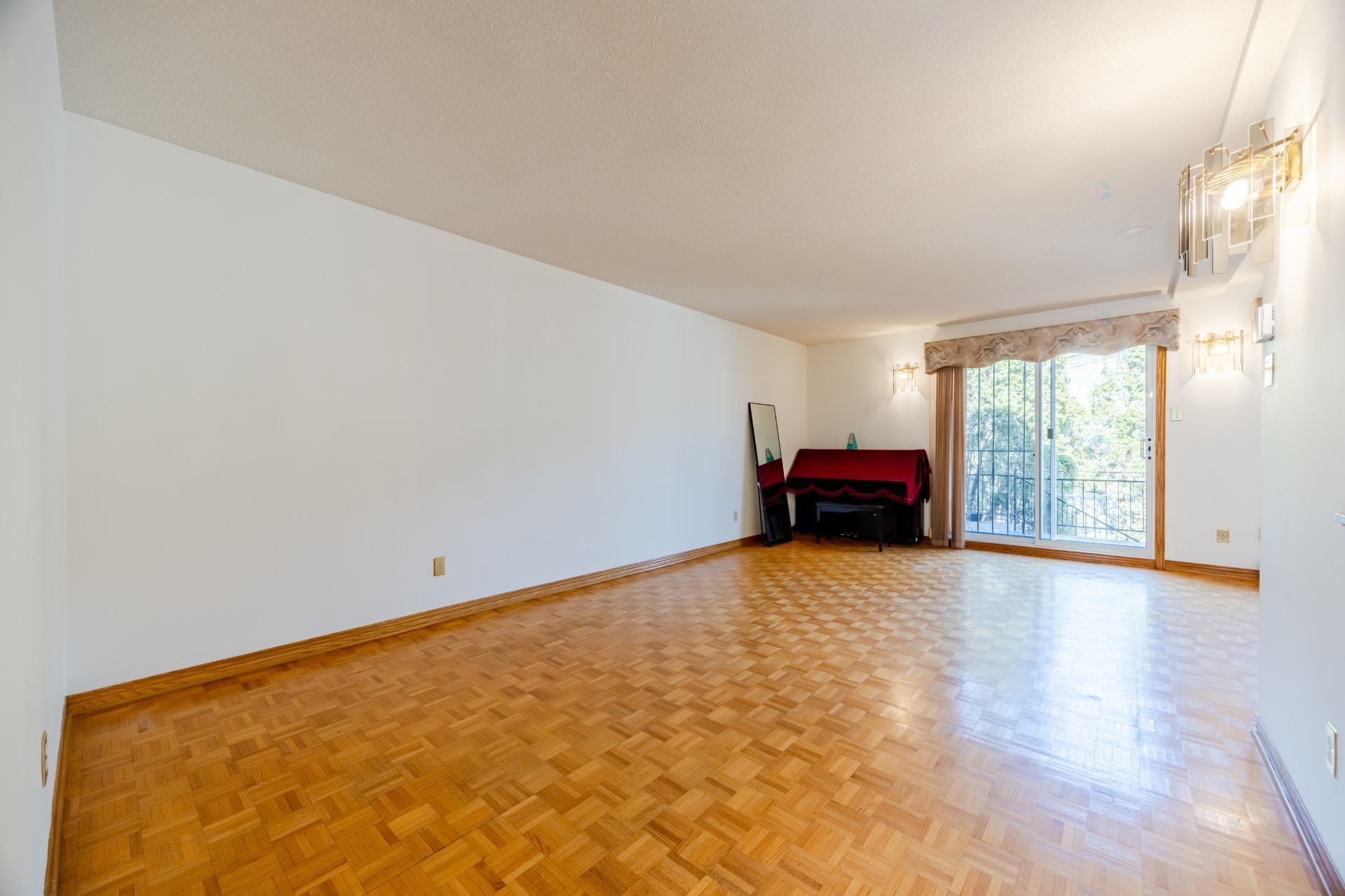









5698


Rue Hector-Desloges

,
Montréal (Rosemont/La Petite-Patrie),




QC
H1T3Z6

