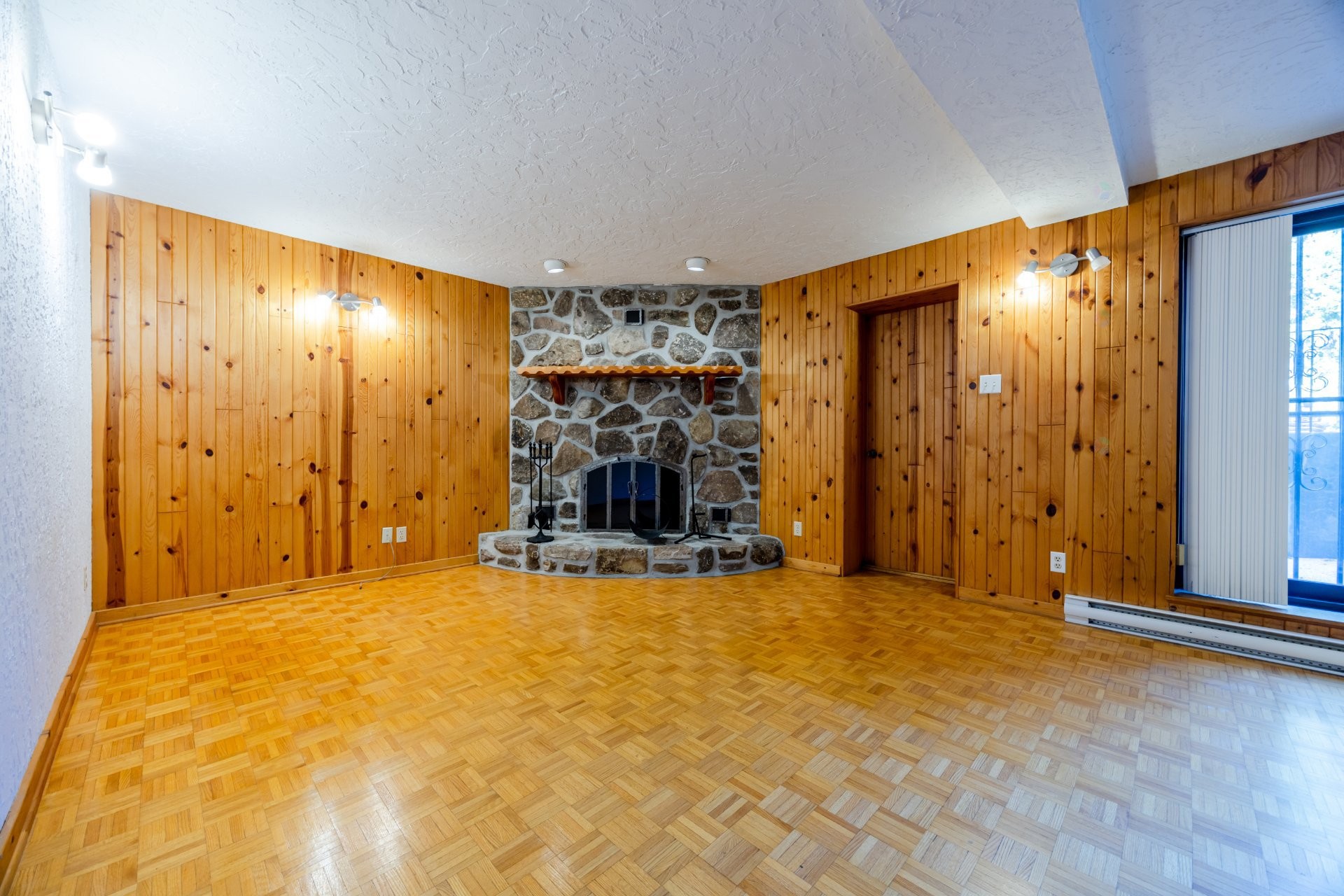 









5698


Rue Hector-Desloges

,
Montréal (Rosemont/La Petite-Patrie),




QC
H1T3Z6

