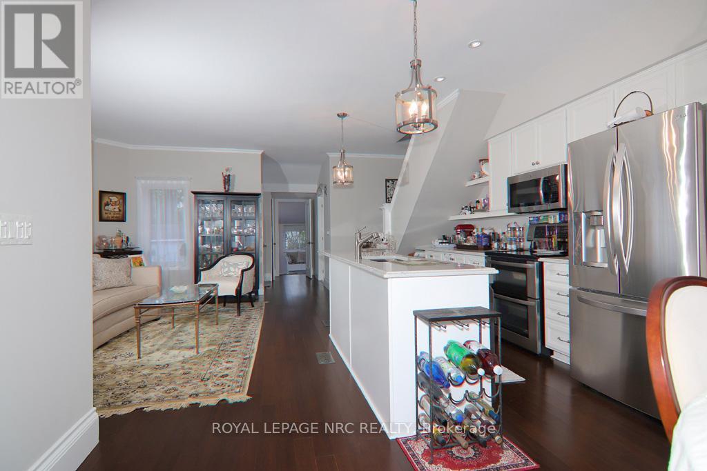 












9 PHIPPS STREET

,
Fort Erie (Central),




Ontario
L2A2V1

