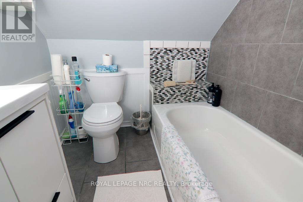 












9 PHIPPS STREET

,
Fort Erie (Central),




Ontario
L2A2V1

