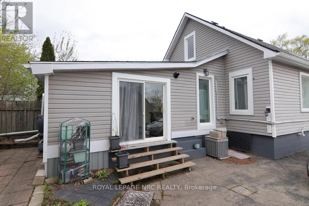 












9 PHIPPS STREET

,
Fort Erie (Central),




Ontario
L2A2V1


