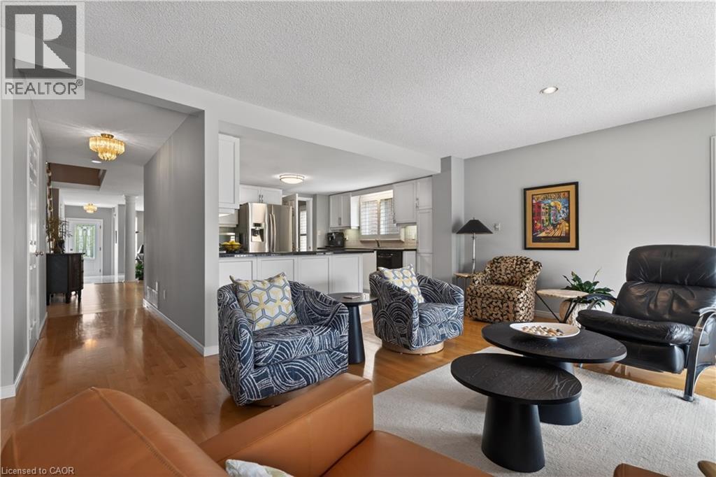 












77 SUNVALE Place

,
Stoney Creek,




Ontario
L8E4Z6

