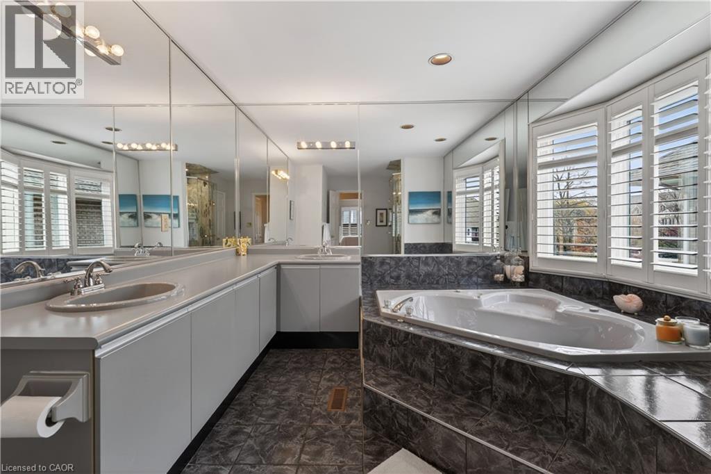 












77 SUNVALE Place

,
Stoney Creek,




Ontario
L8E4Z6

