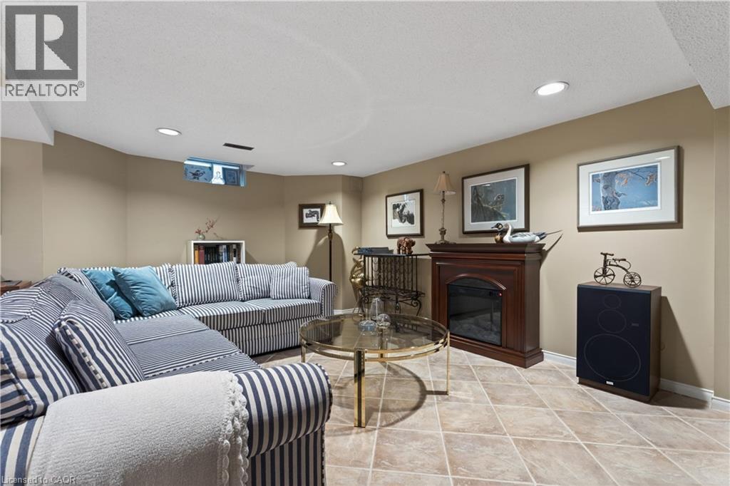 












77 SUNVALE Place

,
Stoney Creek,




Ontario
L8E4Z6


