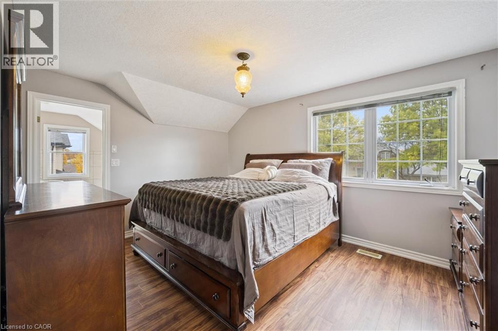 












122 GRAND RIVER Boulevard

,
Kitchener,




Ontario
N2A4E3

