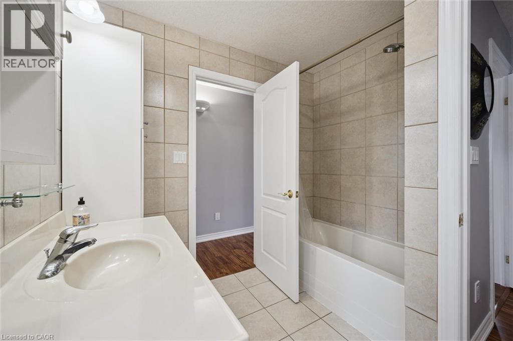 












122 GRAND RIVER Boulevard

,
Kitchener,




Ontario
N2A4E3

