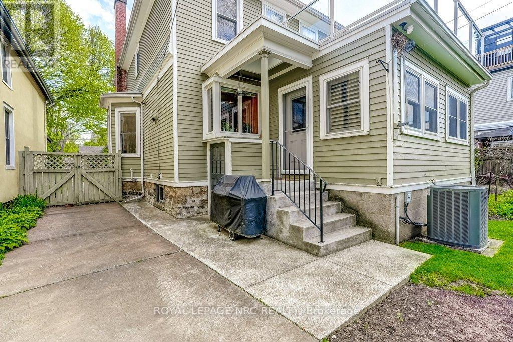 












103 QUEEN STREET

,
St. Catharines (Downtown),




Ontario
L2R5H4

