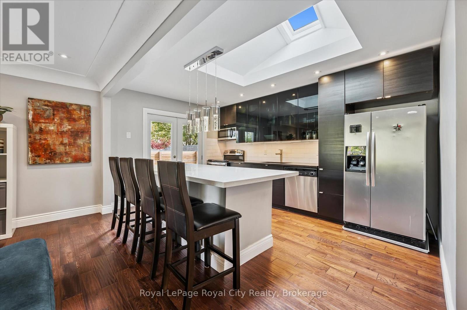 












20 HIGHVIEW PLACE

,
Guelph (Exhibition Park),




Ontario
N1H1M7

