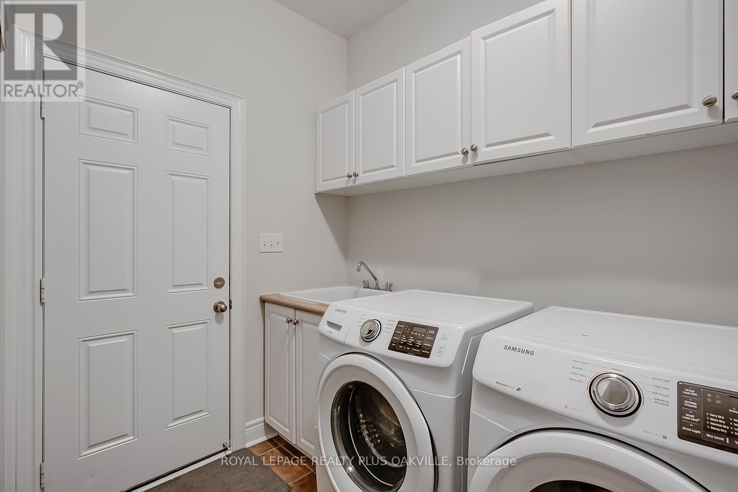 












3339 SKIPTON LANE

,
Oakville,




Ontario
L6M0K3

