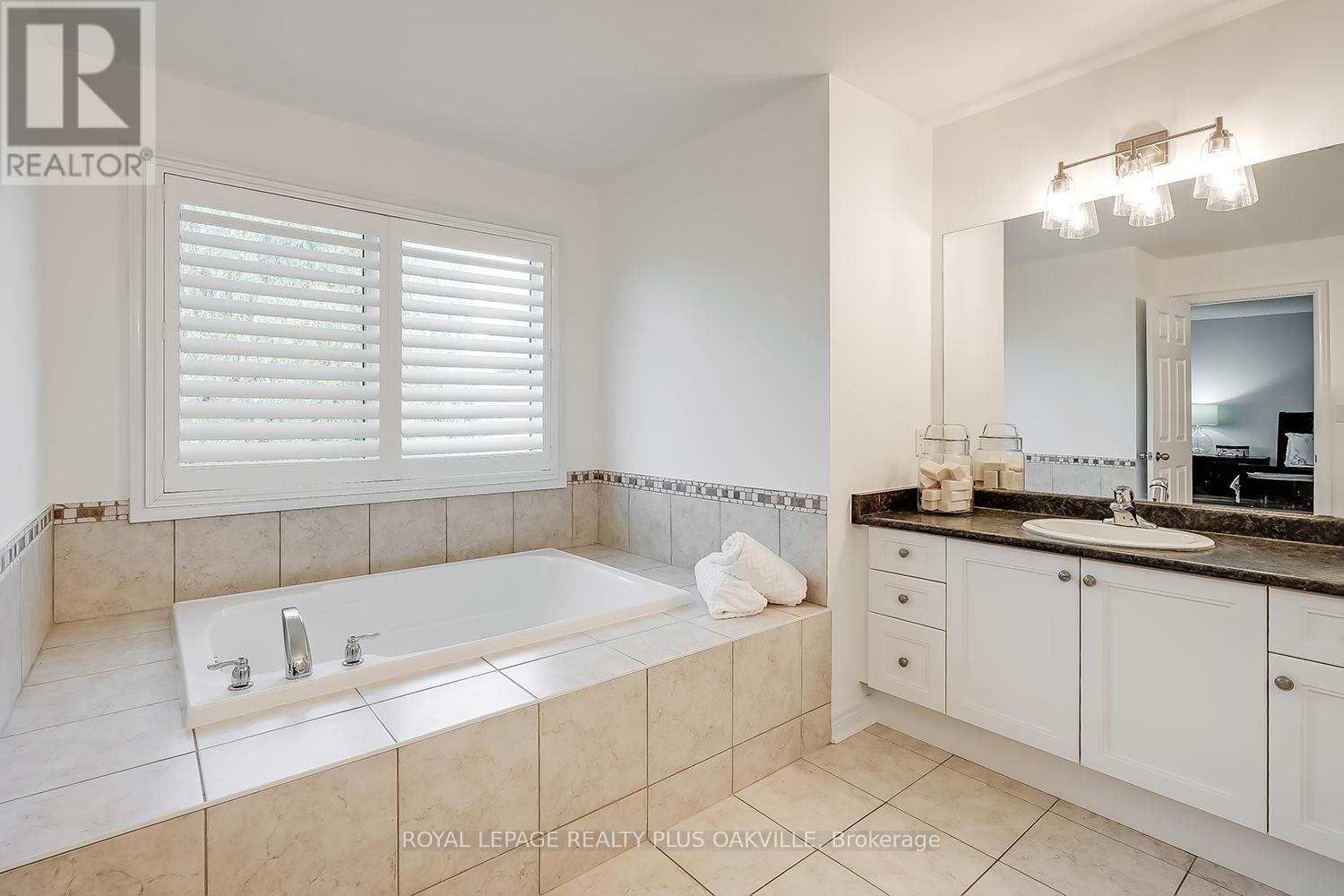 












3339 SKIPTON LANE

,
Oakville,




Ontario
L6M0K3


