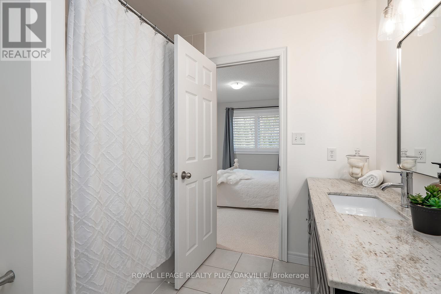 












3339 SKIPTON LANE

,
Oakville,




Ontario
L6M0K3


