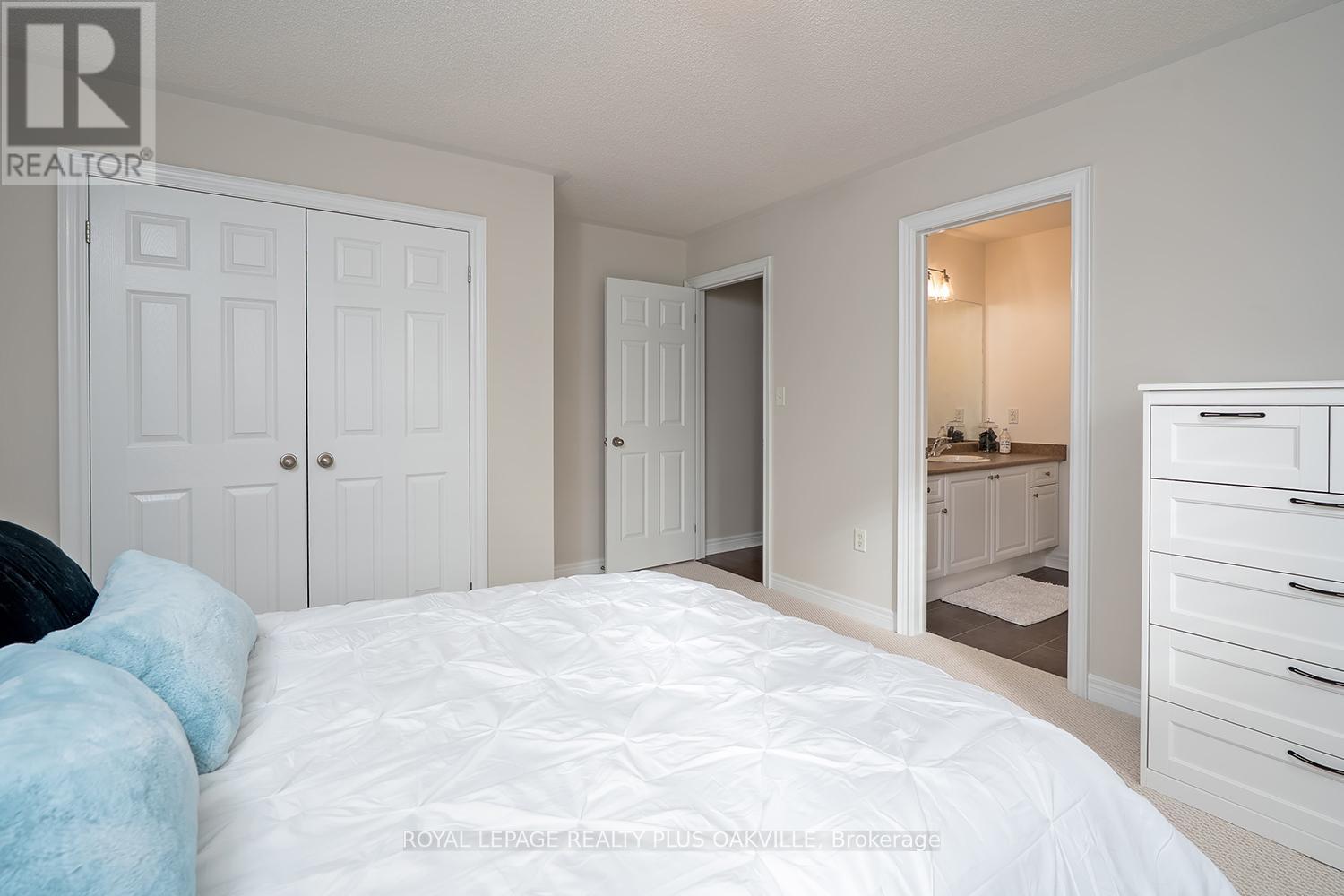 












3339 SKIPTON LANE

,
Oakville,




Ontario
L6M0K3

