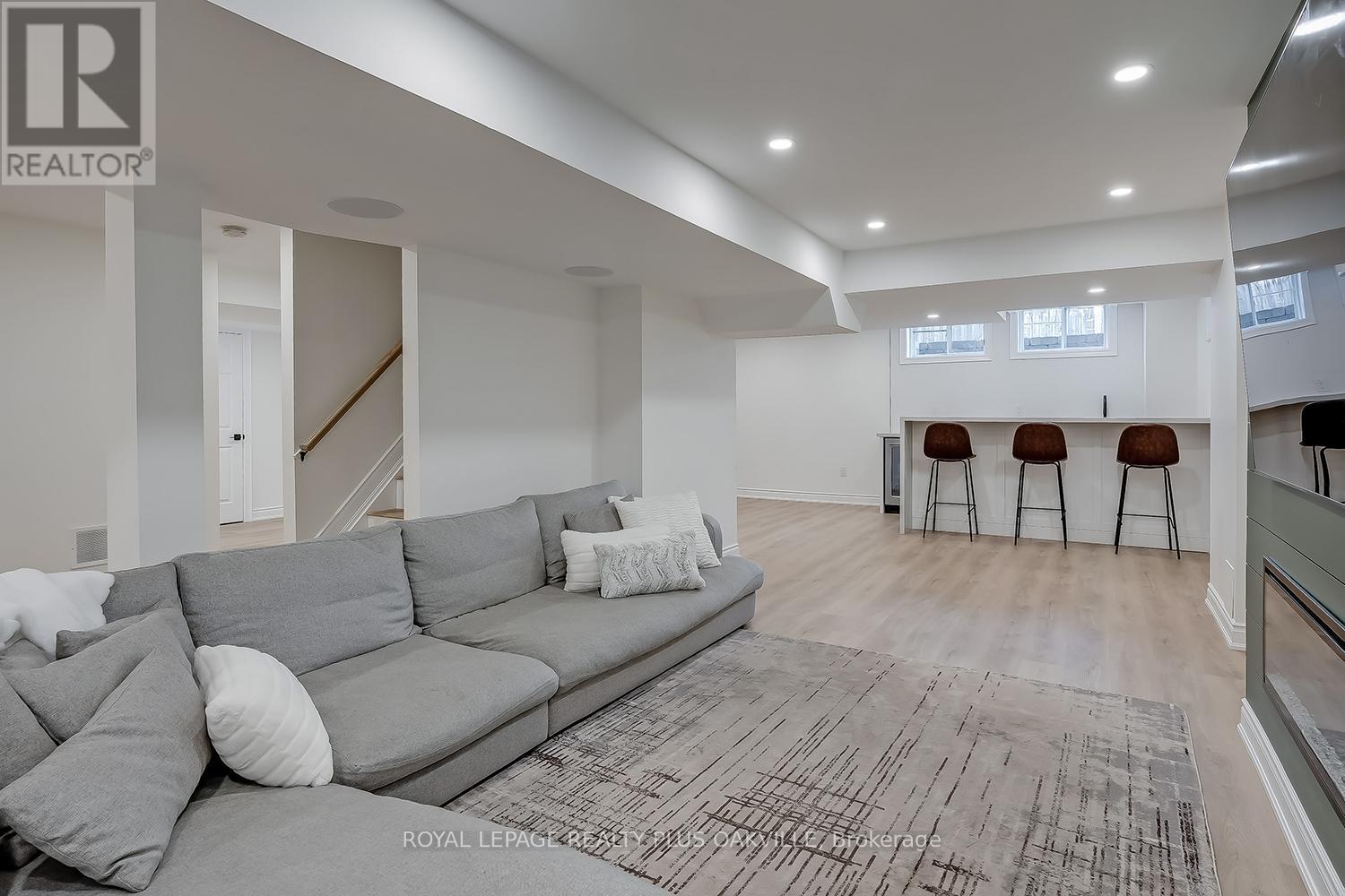 












3339 SKIPTON LANE

,
Oakville,




Ontario
L6M0K3

